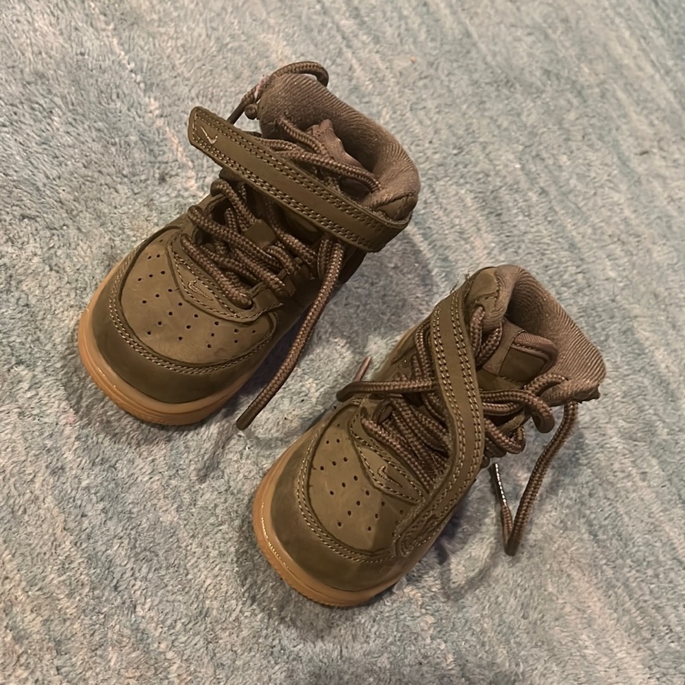 toddler hunter green nike high top uptown’s